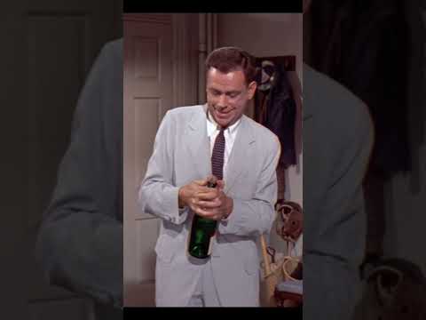 У вас вигляд одруженого | фільм "Сверблячка сьомого року" (1955) - ACTION! #shorts