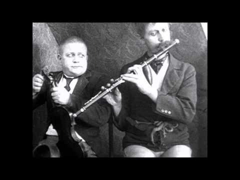 MED FULD MUSIK - Carl Schenstrøm og Hans W Petersen med Kai julian og hans orkester 1933