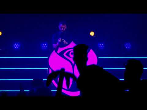 Benny Benassi x Sofi Tukker - Everybody Needs A Kiss (Kryder Remix) [Live at Tomorrowland]