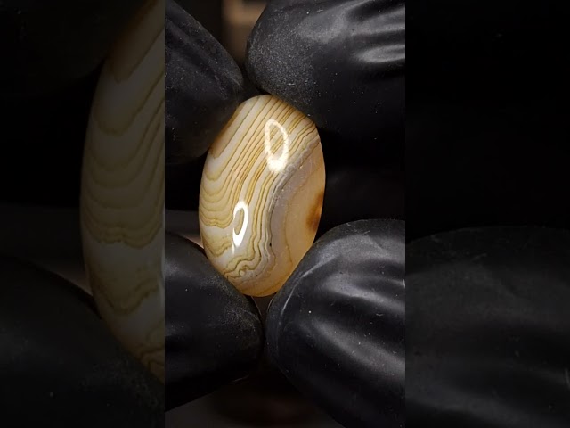 حجر عقيق كلر باند طبيعي بتدخل الالوان