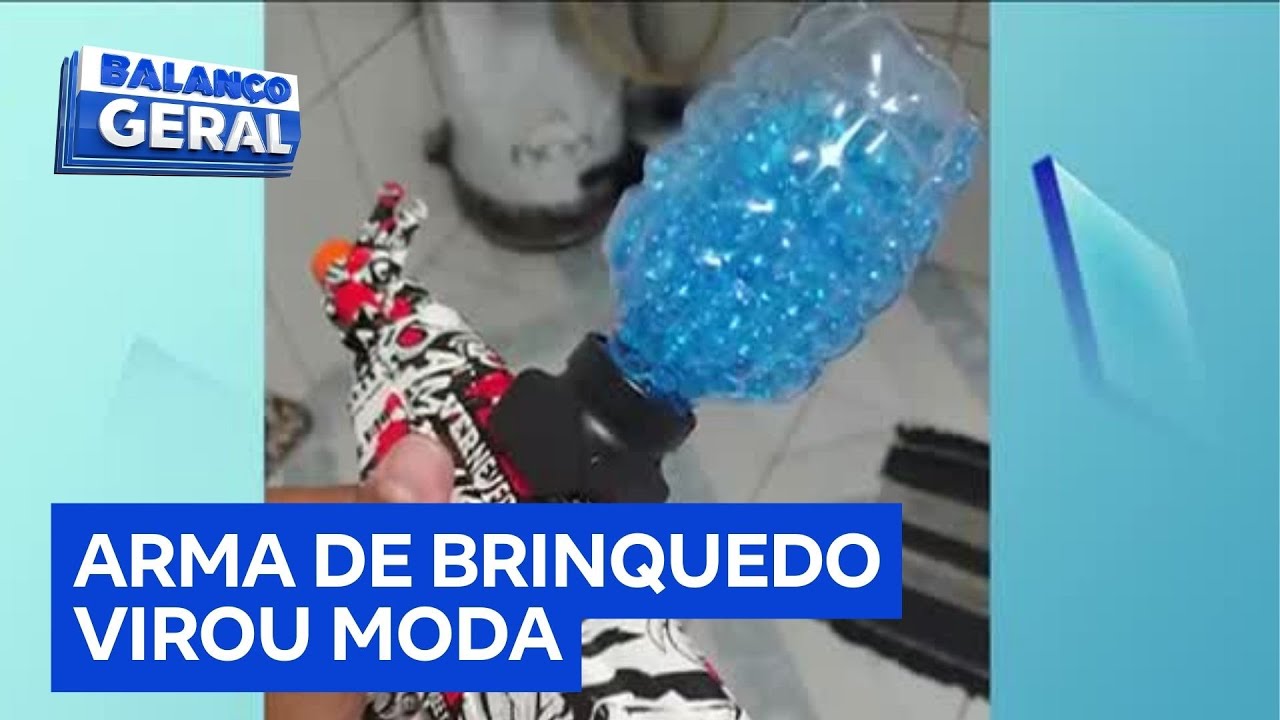 Jovens usam armas de brinquedo em bailes funk e assustam moradores