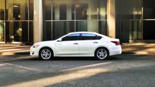 preview picture of video 'Orr Nissan of Corinth Compares the 2014 Altima vs. Toyota Camry'