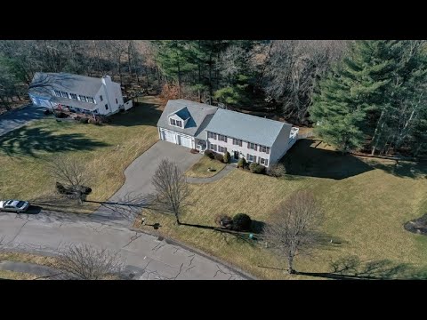 15 Nicholas Way, Middleboro, MA Presented by The Gouveia Team.