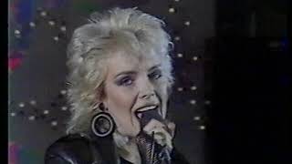 Kim Wilde 1984 Dancing... + Love Blonde live vocals @ Les Vainqueurs