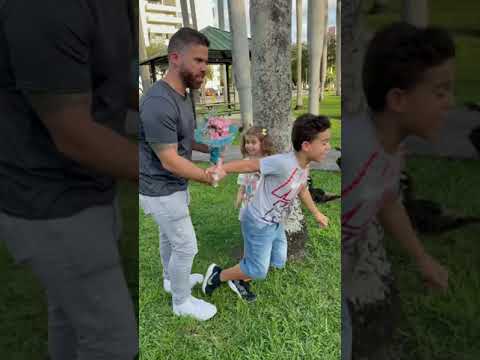 Encontramos al niño que le regaló las flores a Daniela( 3ra Parte) Síguenos en Instagram! #4plusone