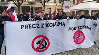 Wideo1: Marsz �o�nierzy Wykl�tych w Lesznie