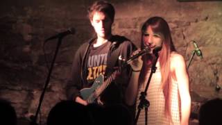 He can Only Hold Her - Amy Winehouse - People &amp; People