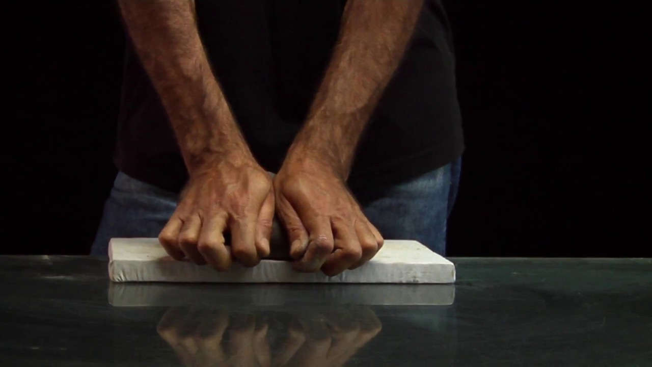 Tratamento da argila antes de produzir qualquer peça.