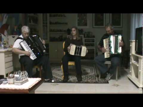 La Verginella com bandoneom e dois acordeões.mpg