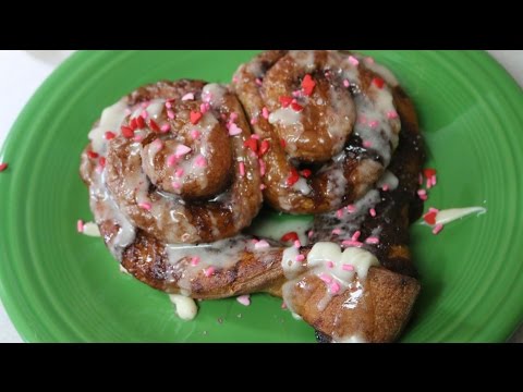 ハート型のシナモンロール (Heart Shaped Cinnamon Rolls)