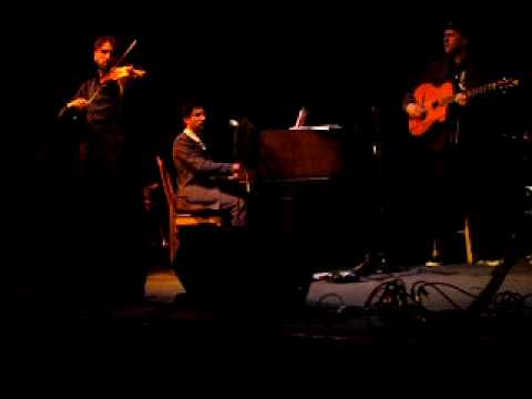 Gerardo Balestrieri:"Piran ta frigana fotià" Rebetiko in Santa Cruz "