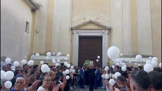montecorvino-lacrime-e-palloncini-bianchi-per-l-ultimo-saluto-a-tina