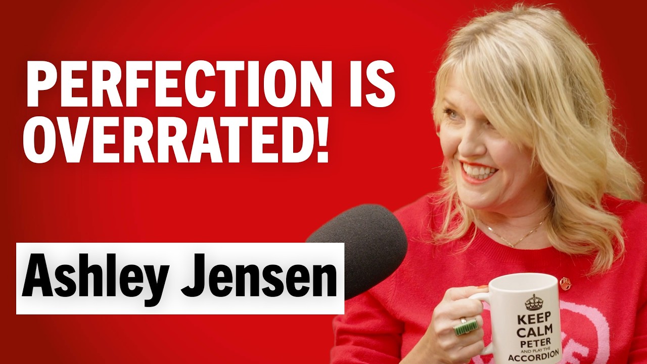 What Ashley Jensen Keeps in Her Biscuit Tin | Good Housekeeping UK - YouTube