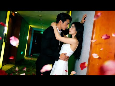 Ragazza neo-laureata quasi venduta dalla madre! Fugge, sposa erede ricco, amore e vendetta!