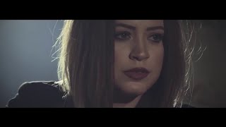 Videoklip Dominika Mirgová - Pódium s textom piesne