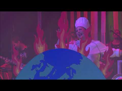 Aarhus Medicinerrevy 2018 - En hotdog, der kradser