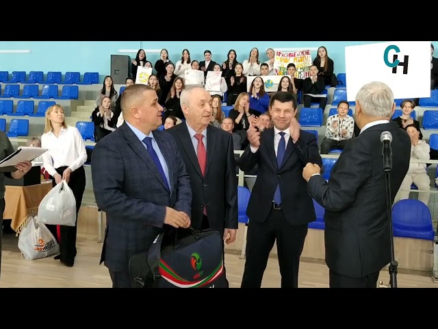 С Аксубаевскими волейболистами встретился Фарид Мухаметшин