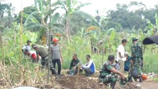 preview picture of video 'TMMD ( Tentara Manunggal masuk Desa ) ke 90 thn 2013 di Astambul'