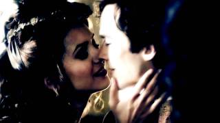 The vampire diaries. Katherine, Stefan, Damon. 1864/1920