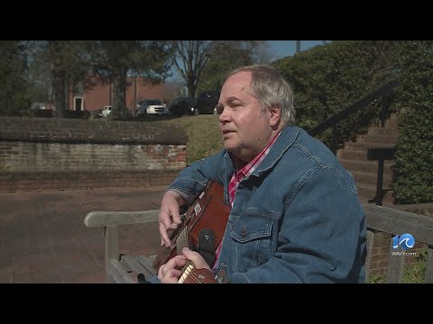 John Hinckley Jr. seeks to perform his folk music