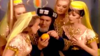 Chaim Topol &amp; Senta Berger (1966)