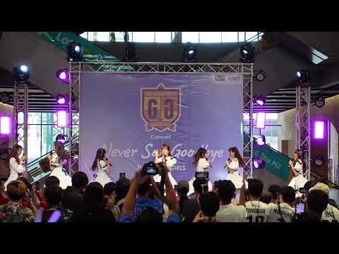 C0473 The Glass Girl - " Summer Chu!  Chu!  Paradise " 💙Never Say Goodbye Concert 💙 @ The Market