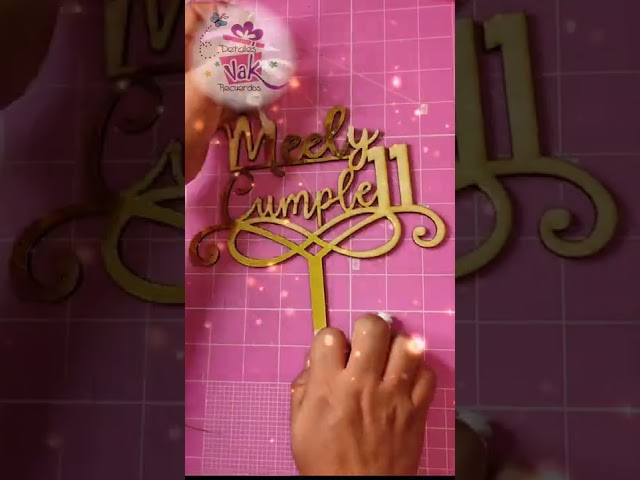 Vídeo relacionado con ADOREI Topper de Tarta Personalizado en Madera MDF com nombre y Edad para Tartas de Cumpleaños Eventos Decoración de Fiestas Bodas y Bautizos Cupcake Comunions Regalo Handmade Laser cut