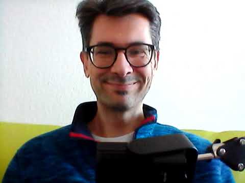 The wisdom of the many and the knowledge of the individual