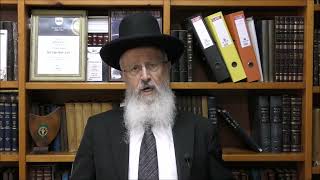 הגאון הרב אברהם יוסף שליט"א האם מותר לטוס מעל הר הבית (הרב אברהם יוסף) - התמונה מוצגת ישירות מתוך אתר האינטרנט יוטיוב. זכויות היוצרים בתמונה שייכות ליוצרה. קישור קרדיט למקור התוכן נמצא בתוך דף הסרטון