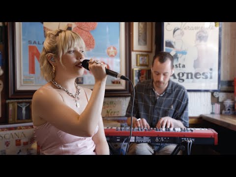 Lily Moore | Float (Live)