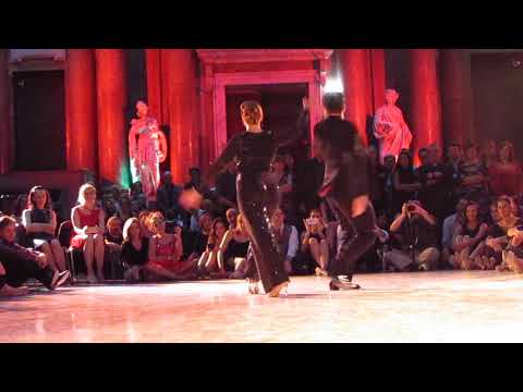  Fernando Sanchez  and  Ariadna Naveira  are  dancing  to  the  tango  "  Arrabal  "  by  Pedro Laurenz  at  Genova Festival Bravo  in  2019