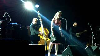 Imelda may , glastonbury 2011,Acoustic stage, pulling the rug