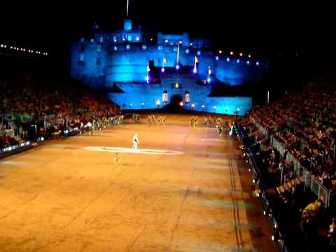 The Dutch military band - on bicycles!