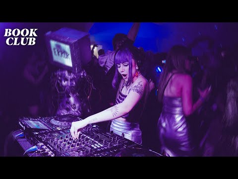 Moody House Mix in a New York Warehouse | Tinzo