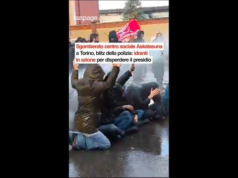 Sgomberato centro sociale Askatasuna a Torino