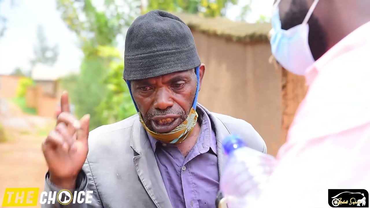 Umusaza asekeje M Irene yenda kwinyarira  Ariko disi avuga ko yarenganyijwe n’iminsi