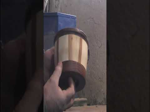 Точу вазу из отходов. #Shorts