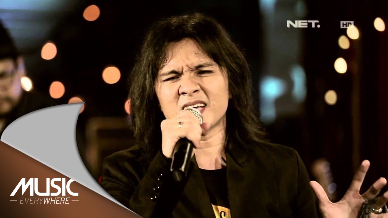 Alex Rudiart - Aku Milikmu (Dewa 19 Cover) (Live at Music Everywhere) *