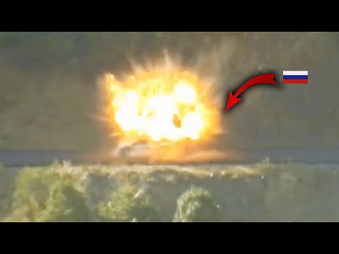 Horrible Moment Ukrainian soldiers destroy a Russian suicide tank while trying to enter Bakhmut