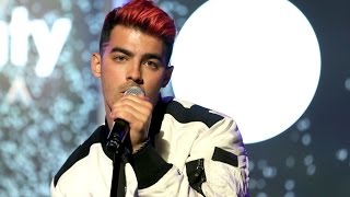 Joe Jonas &amp; DNCE Perform &quot;Toothbrush&quot; at Variety Unite 4 Humanity Event