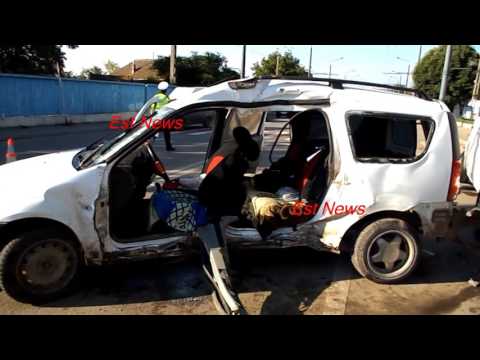 Patru grav răniți și două mașini distruse din cauza unui tembel pentru care legea nu există