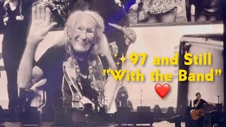 Bryan Adams “I Love You, Mum” —  His 97-Year-Old Mother Live Tribute in Boston ❤️