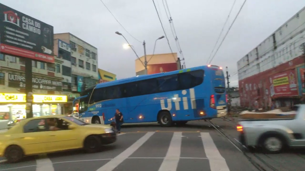 Dezenas de ônibus passando pela PN de São João de Meriti (2)