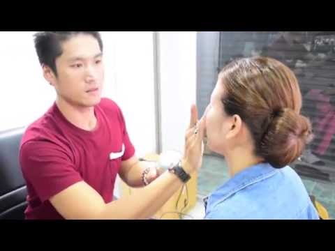 การแข่งขันสำหรับหน้าอกที่เล็กที่สุด หน้าอกจะทำให้พลาสติก
