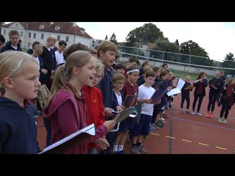 Sportplatz Eröffnung mit Kardinal Schönborn am 1 Oktober 2018