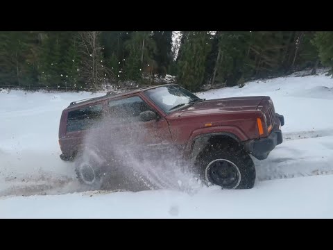 Urcând un munte înzăpezit cu Cherokee XJ / Climbing a snowy mountain in the Cherokee XJ