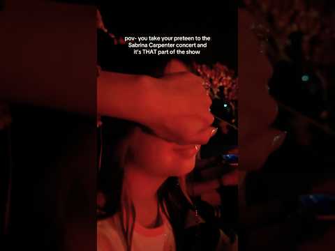 She covered her daughter’s eyes at Sabrina Carpenter concert for Juno 😂 #shorts #sabrinacarpenter
