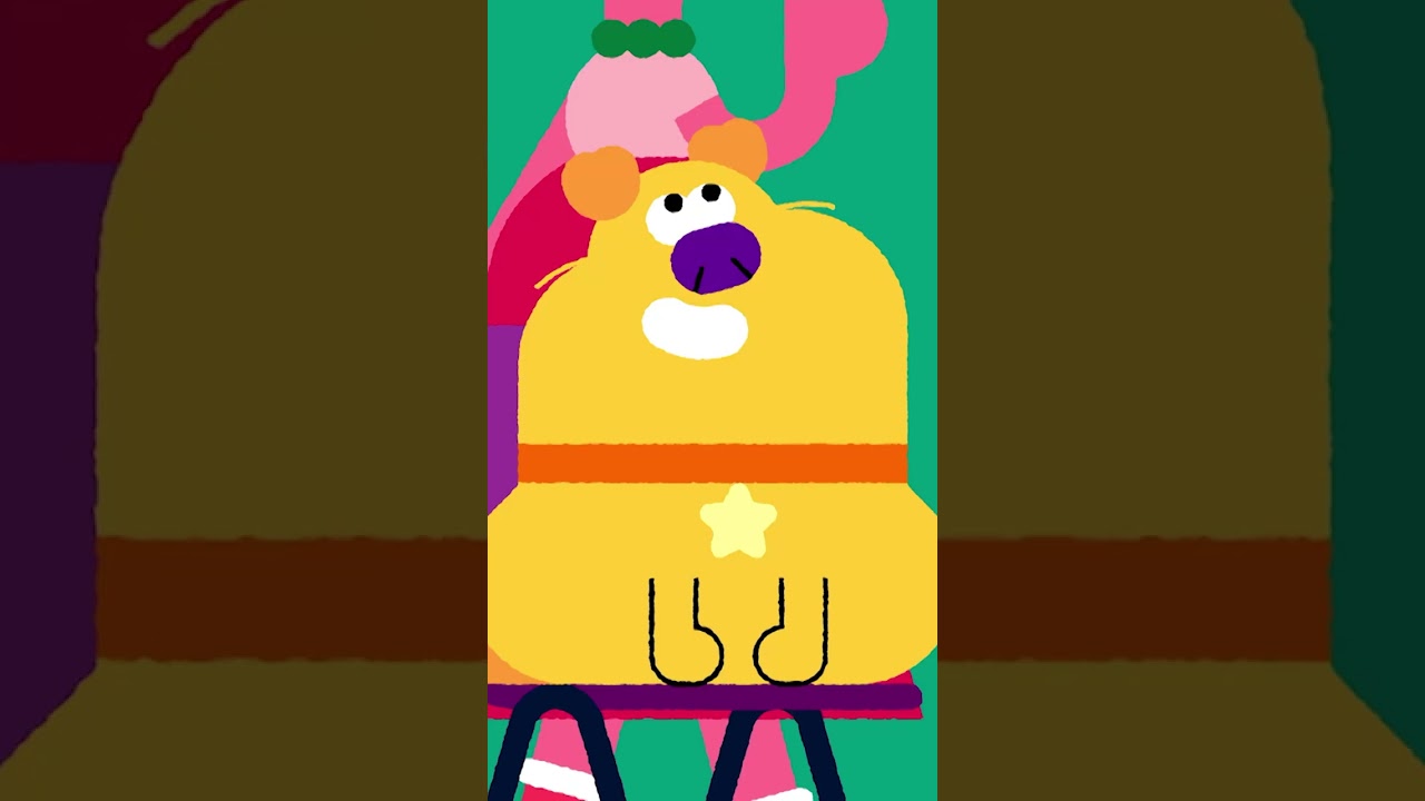 Amanda welcomes Maddie and Triggs to the Checkmates club! ♟️ #shorts #maddieandtriggs #rtéjr