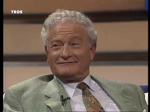 Ivo Niehe in gesprek met advocaat mr. Max Moszkowicz (1993)