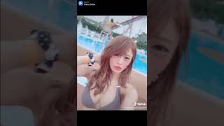 《エロTikTok》半分見えてる...